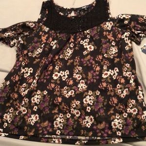 NWT COLD SHOULDER, PERFECT flowy top